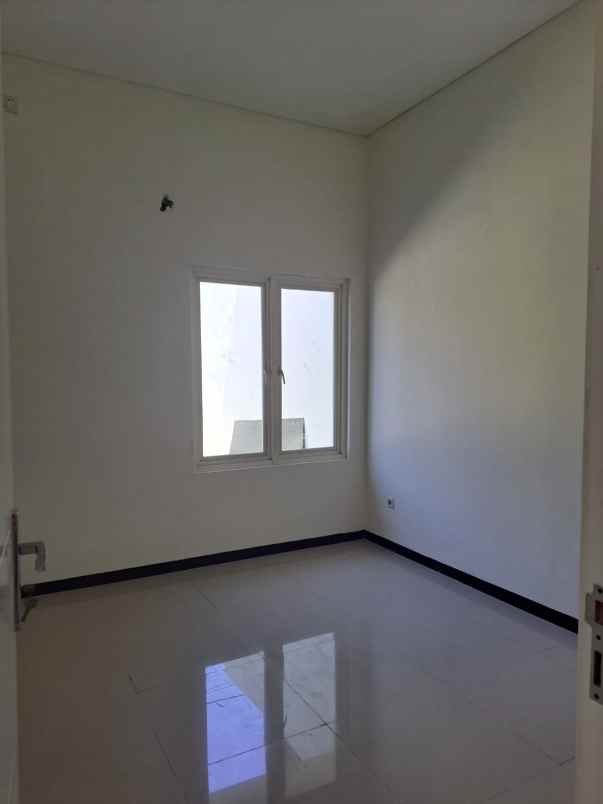 dijual rumah mulyosari