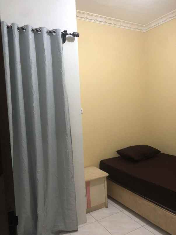 dijual rumah mulyosari utara