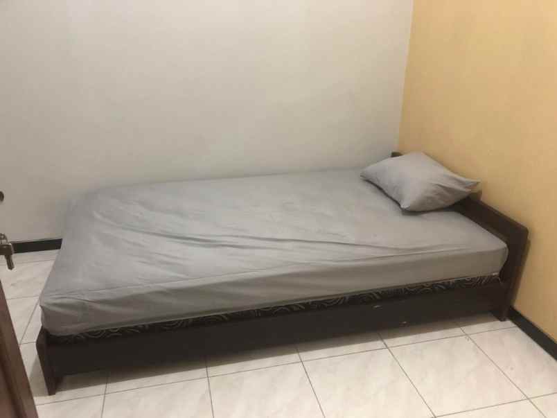 dijual rumah mulyosari utara