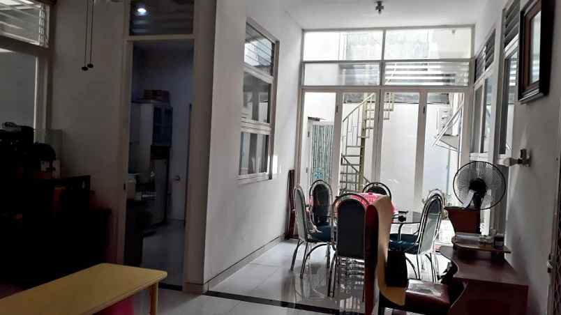 dijual rumah nginden intan barat