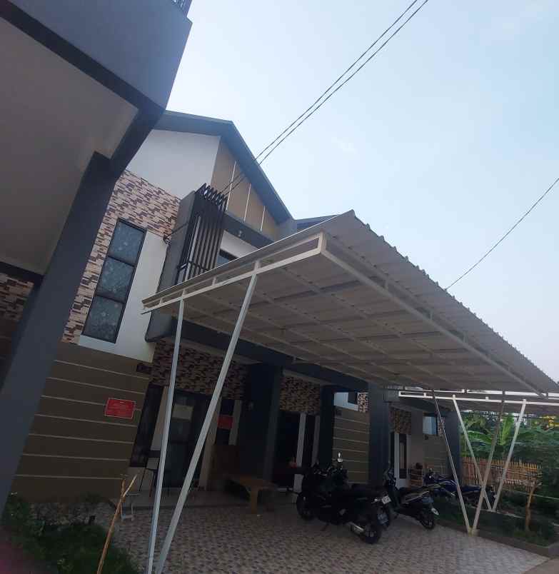 dijual rumah oma regency