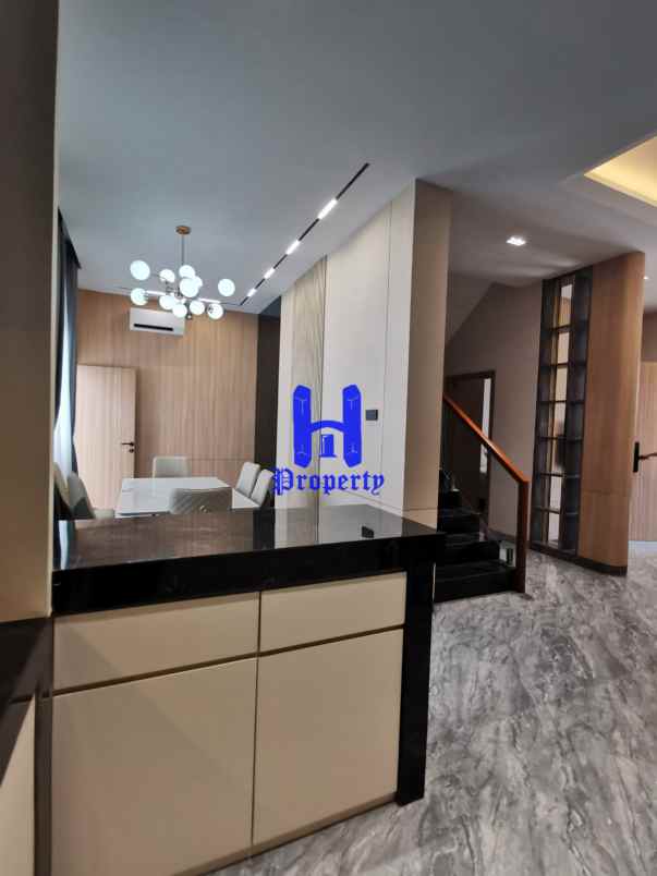 dijual rumah pacific palace jalan besar