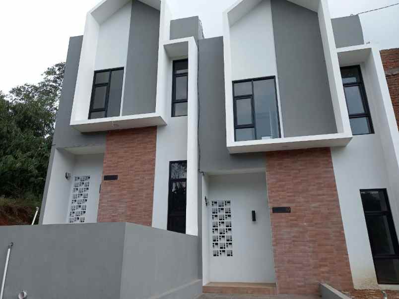 dijual rumah padasuka