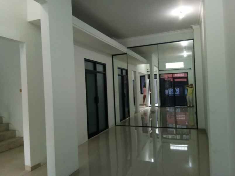 dijual rumah pakuwon city