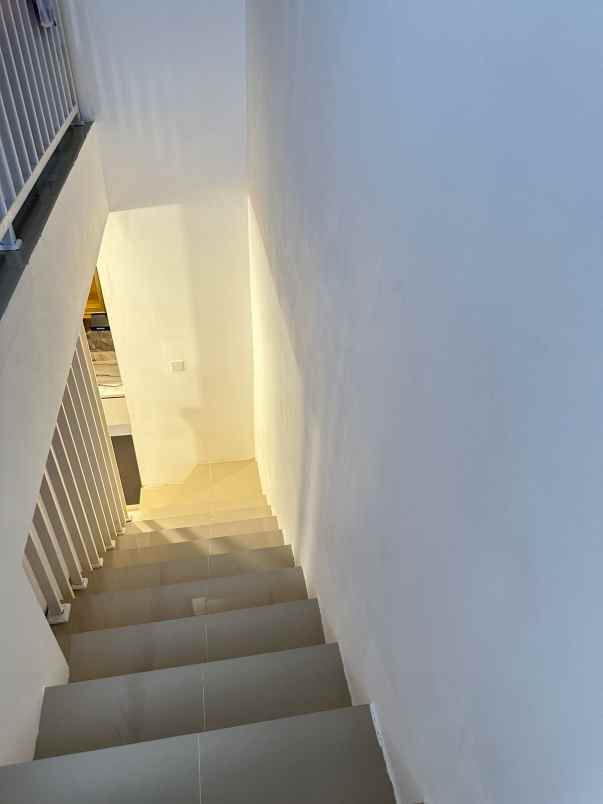 dijual rumah pakuwon city