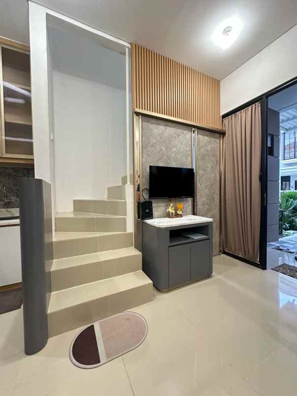 dijual rumah pakuwon city