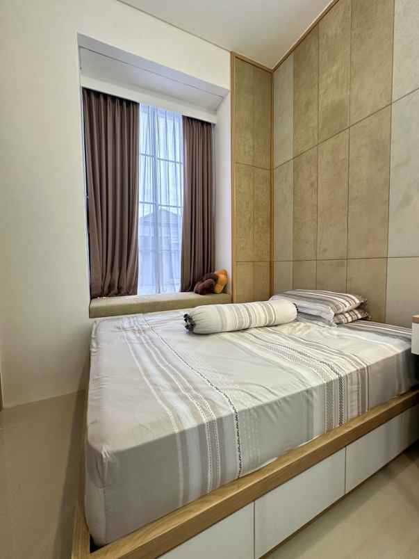 dijual rumah pakuwon city