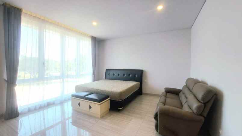 dijual rumah pakuwon city grand island