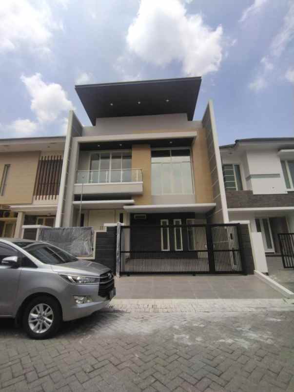 dijual rumah pakuwon city san diego