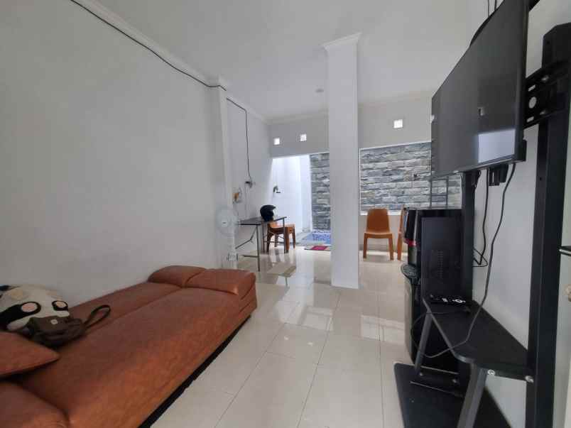 dijual rumah palagan km 8