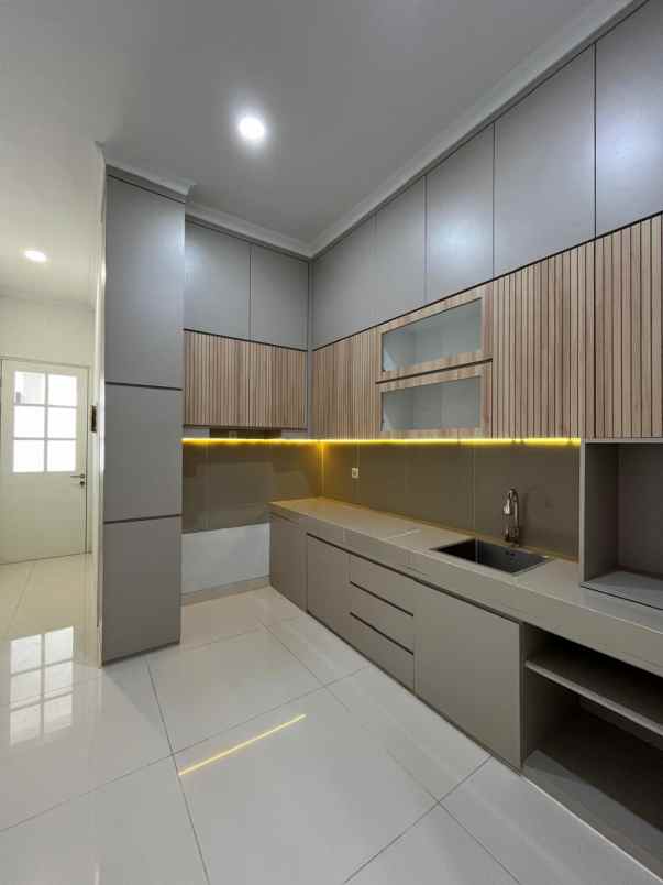 dijual rumah pasadena paramount land