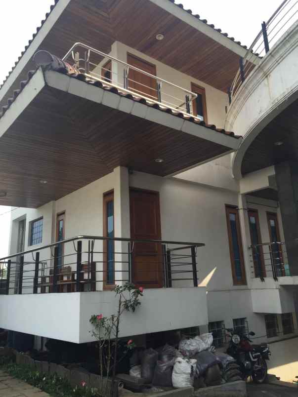 dijual rumah pasar area sayap sukajadi