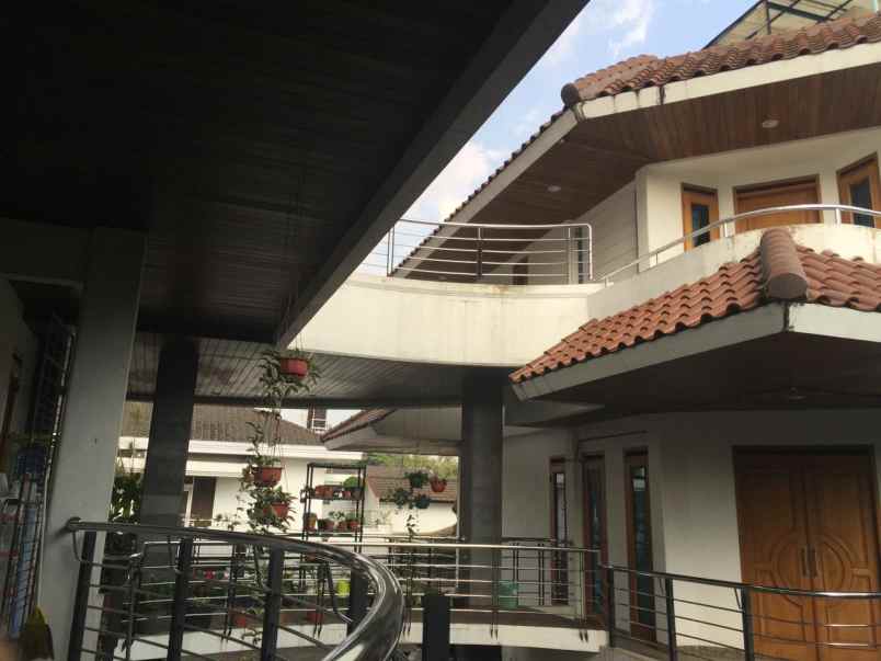 dijual rumah pasar area sayap sukajadi