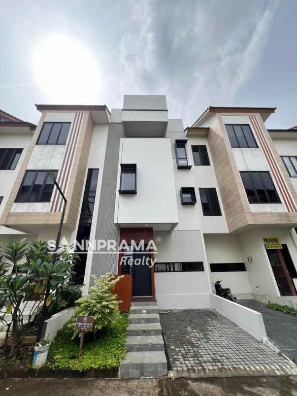 dijual rumah pd ranggon