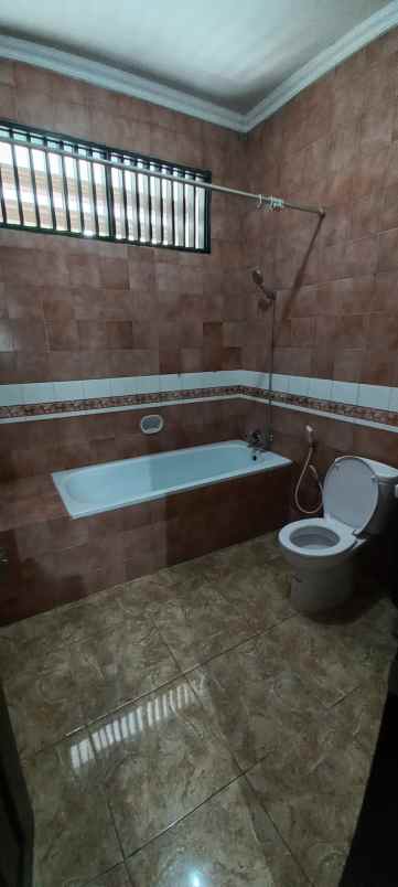 dijual rumah permata hijau