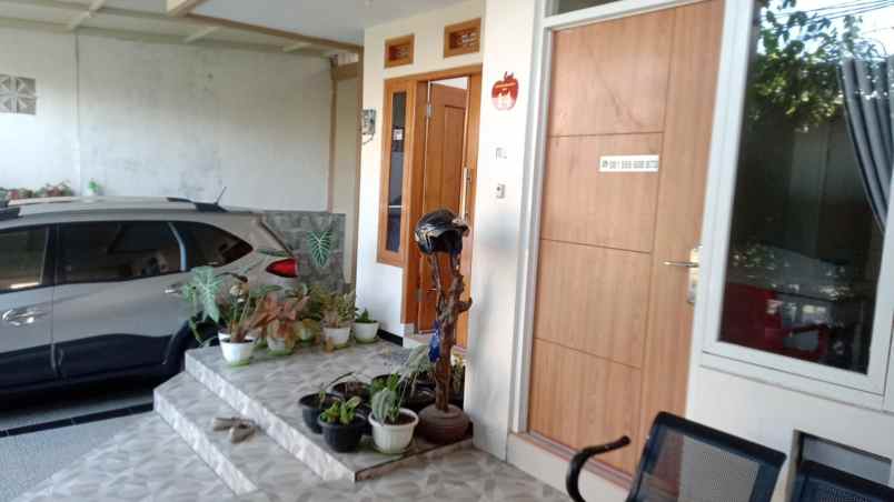 dijual rumah perum annisa regency