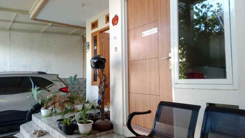 dijual rumah perum annisa regency