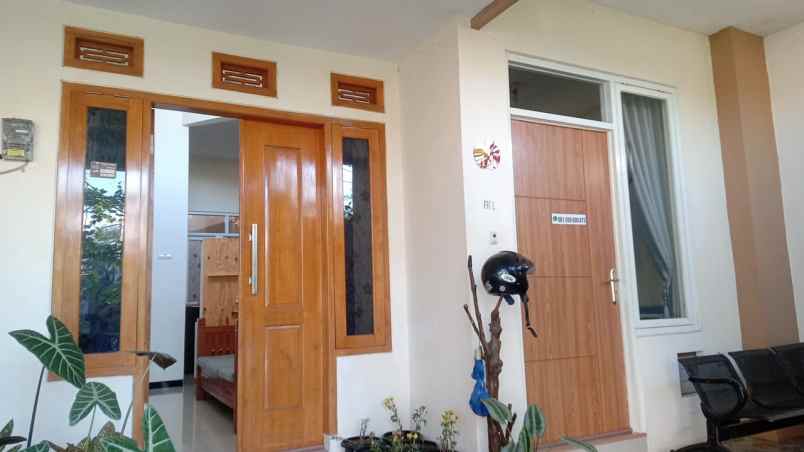 dijual rumah perum annisa regency