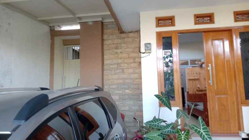 dijual rumah perum annisa regency