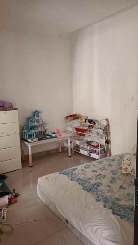 dijual rumah perum gerbera indah