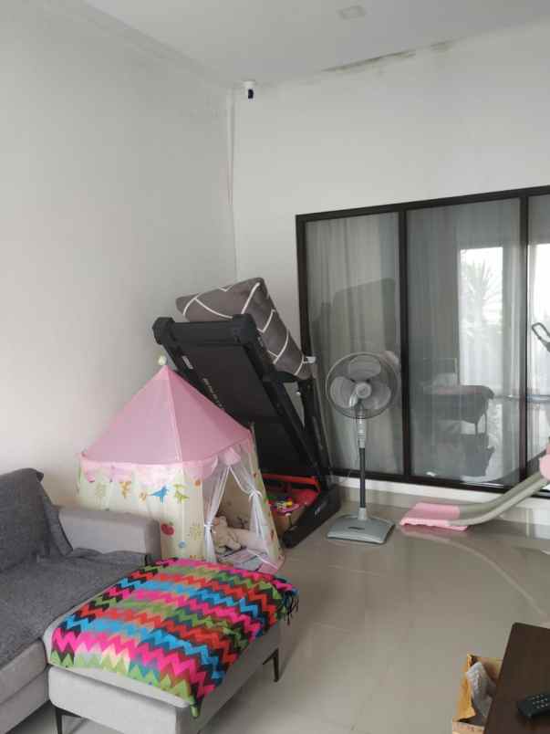 dijual rumah perum gerbera indah