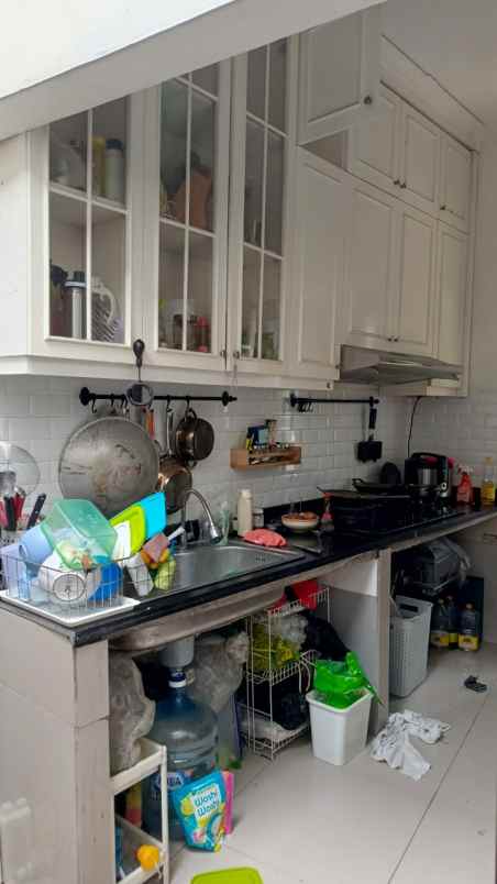 dijual rumah perum gerbera indah