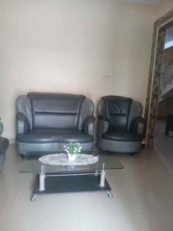 dijual rumah perumahan jatinegara indah