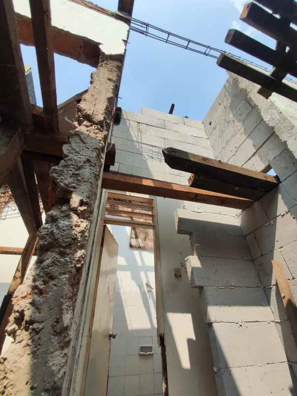 dijual rumah perumahan medang lestari