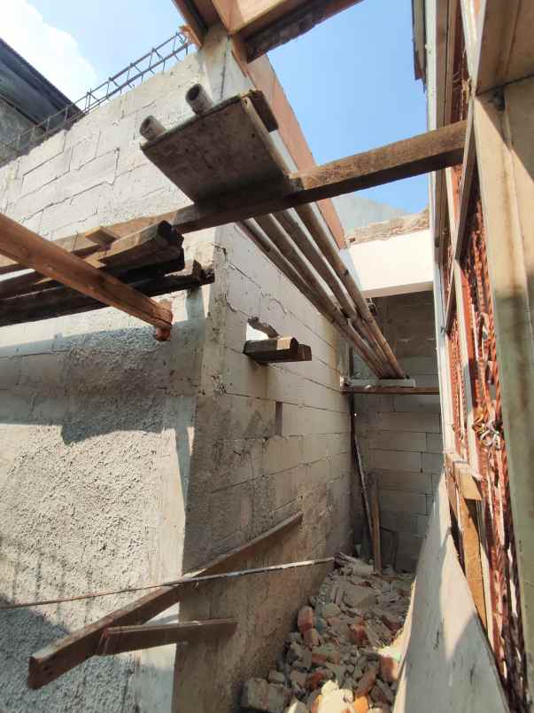 dijual rumah perumahan medang lestari