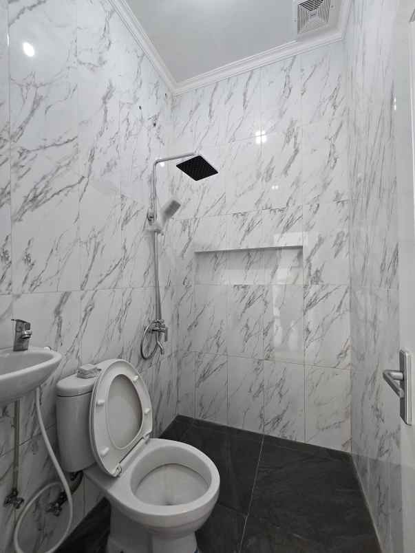 dijual rumah pondok kelapa jaktim