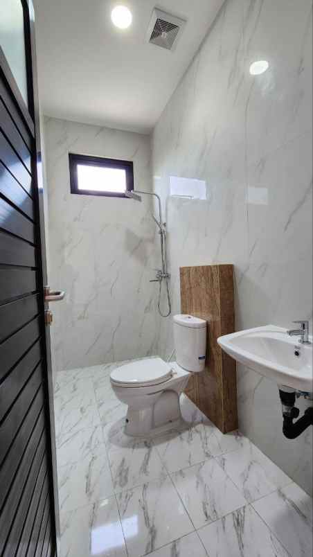 dijual rumah pondok nirwana