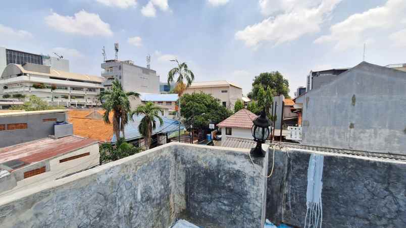 dijual rumah praja dalam kebayoran lama