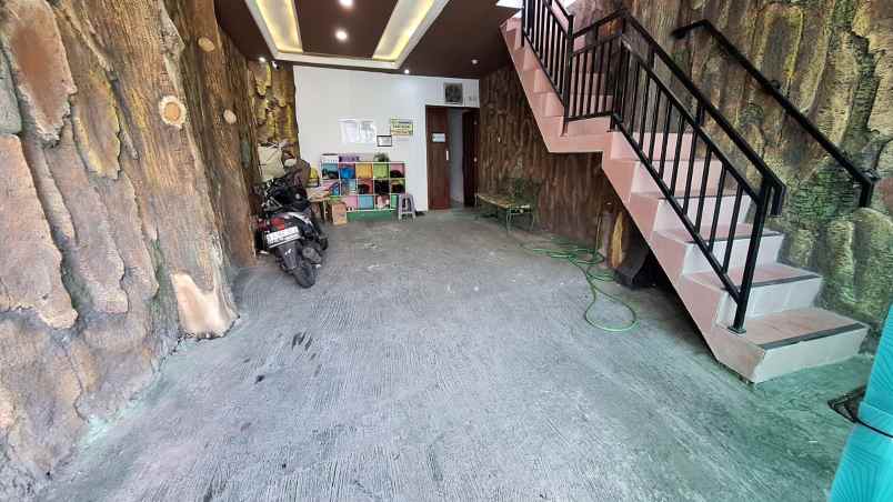 dijual rumah praja dalam kebayoran lama