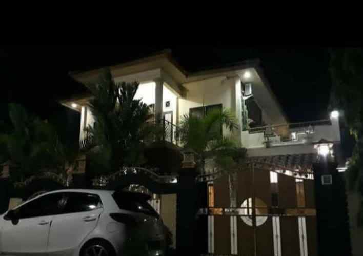 dijual rumah praya