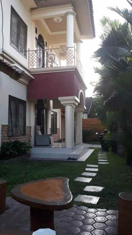 dijual rumah praya