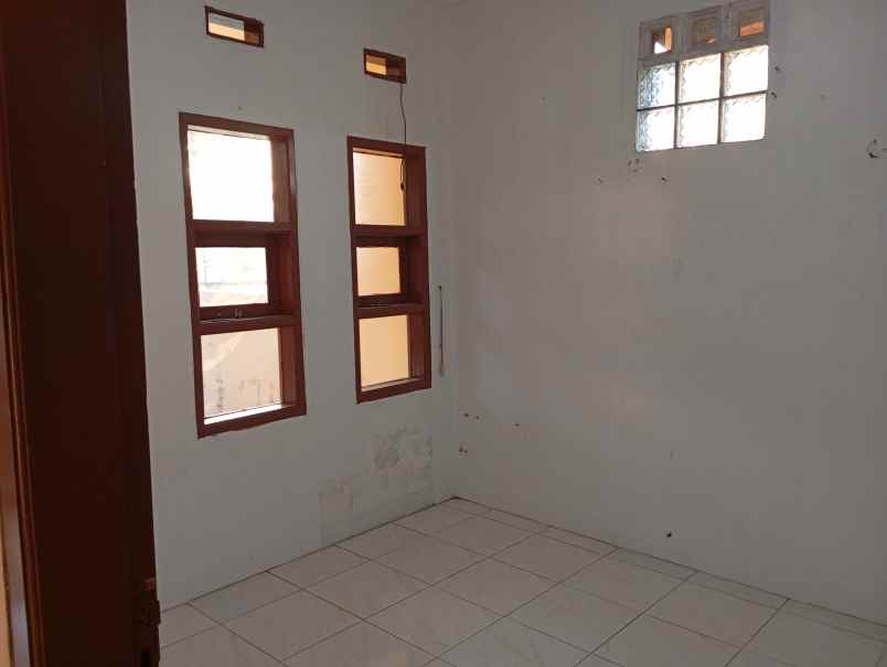 dijual rumah pribadi legalitas shm rancamanyar