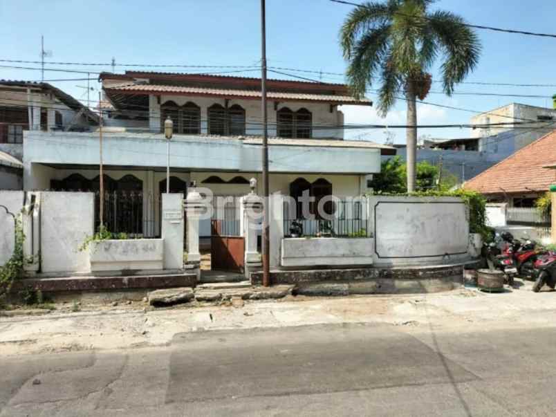 dijual rumah pucang adi