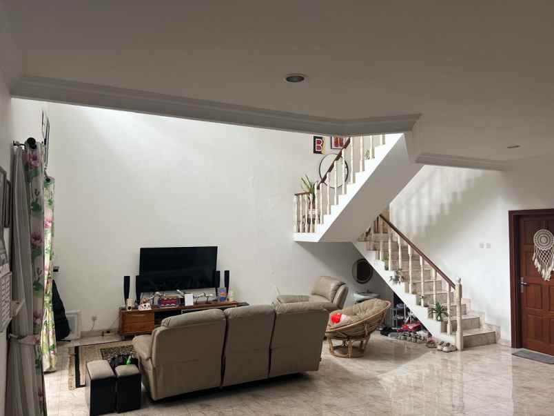 dijual rumah puri cinere