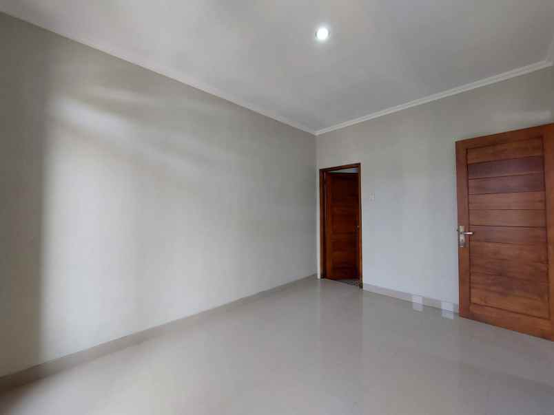 dijual rumah purwomartani