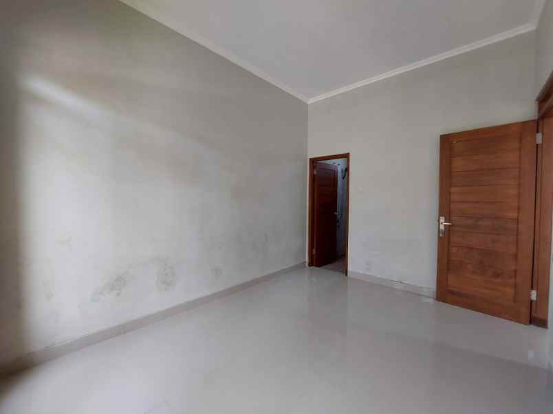 dijual rumah purwomartani