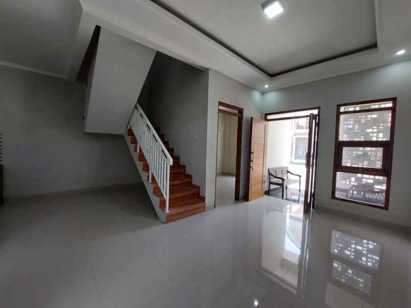 dijual rumah purwomartani