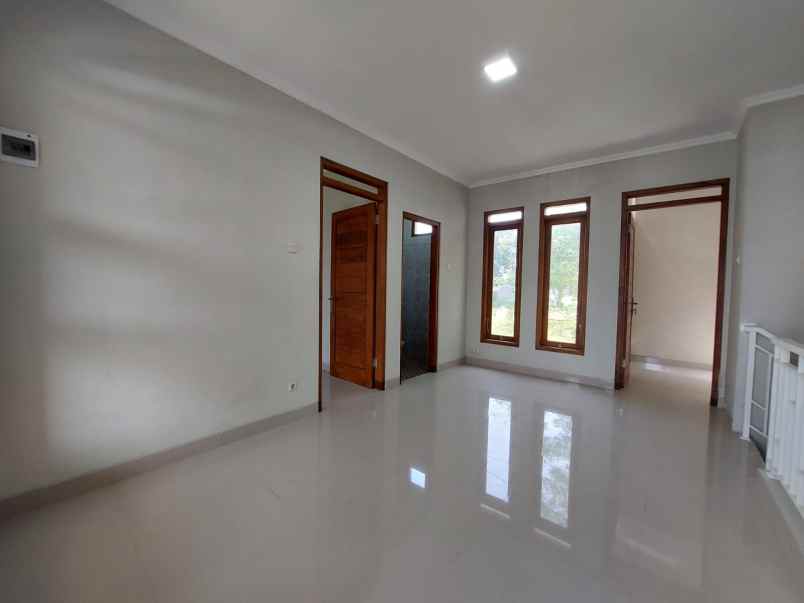 dijual rumah purwomartani