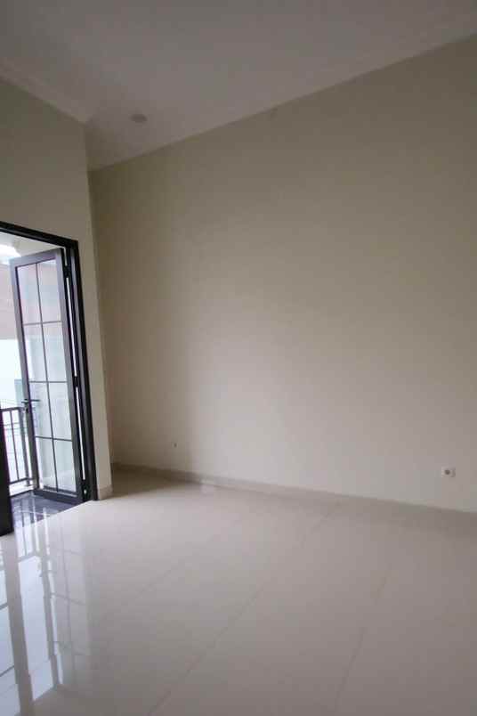 dijual rumah rawamangun unit bagus baru rapih 2 lantai