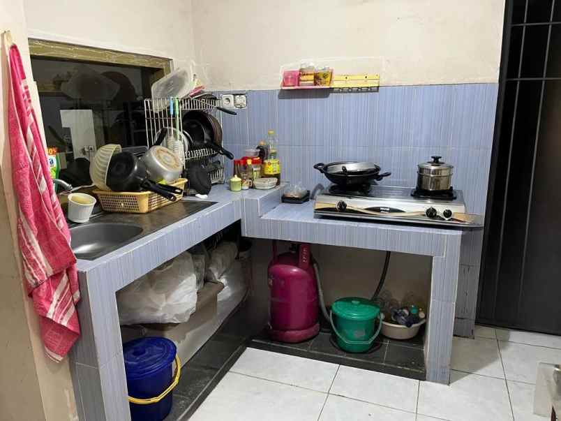 dijual rumah raya ngagel jaya tengah