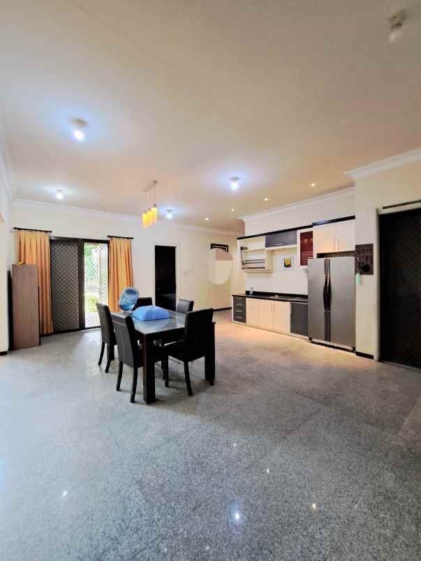 dijual rumah regency 21