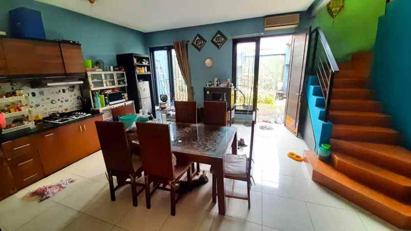 dijual rumah regency melati mas