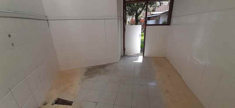 dijual rumah riau martadinata