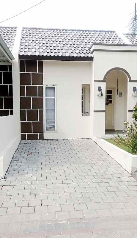 dijual rumah royal emran