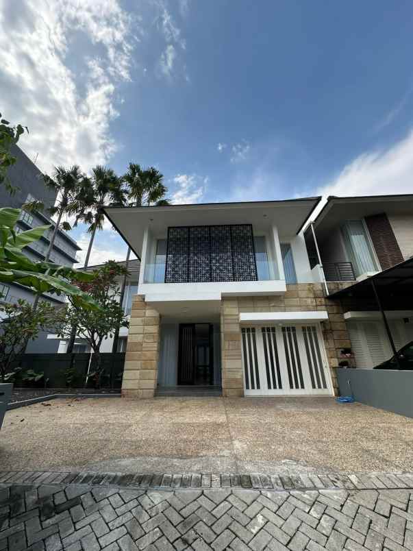 dijual rumah royal residence