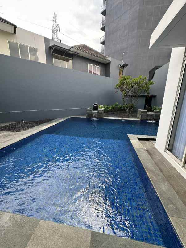 dijual rumah royal residence